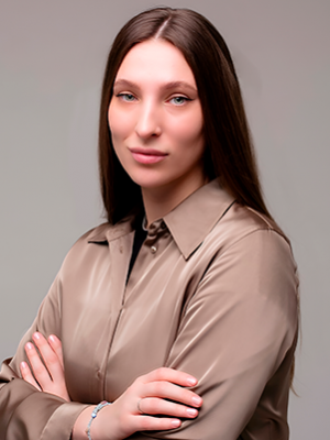 Алина Комова